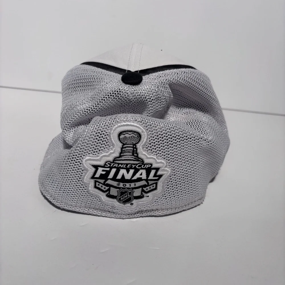 Vintage Reebok Boston Bruins Stanley Cup Mesh Cap OSFA - Picture 2 of 4